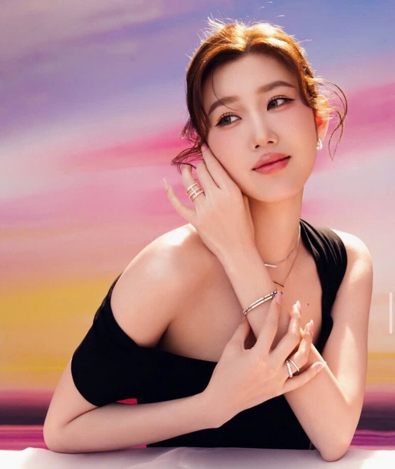Vẻ đẹp của Thuý Ngân sáng bừng trong mọi khung hình.