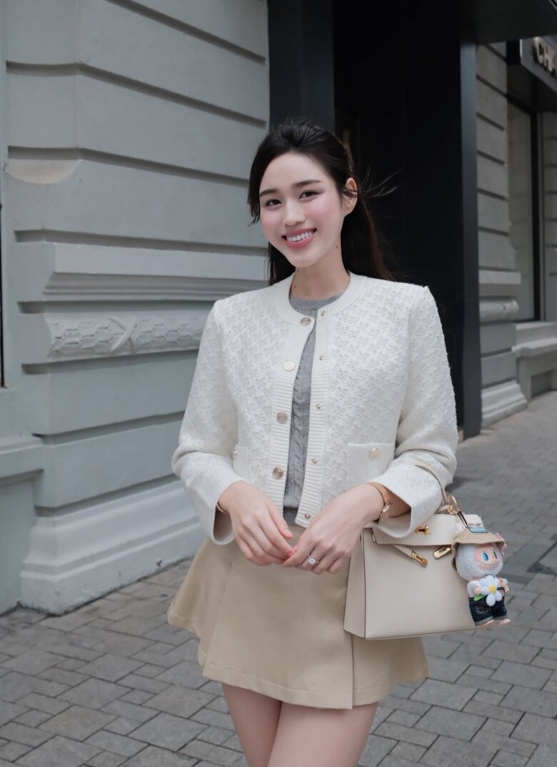 img src/upload/3-2025/images/nguyennh/do-thi-ha-thay-doi-ngoan-muc-tu-nang-hau-ruc-ro-den-co-dau-hao-mon-thanh-lich-chuan-dau-nha-giau-img_6-1752565063-768-width780height827.jpg /