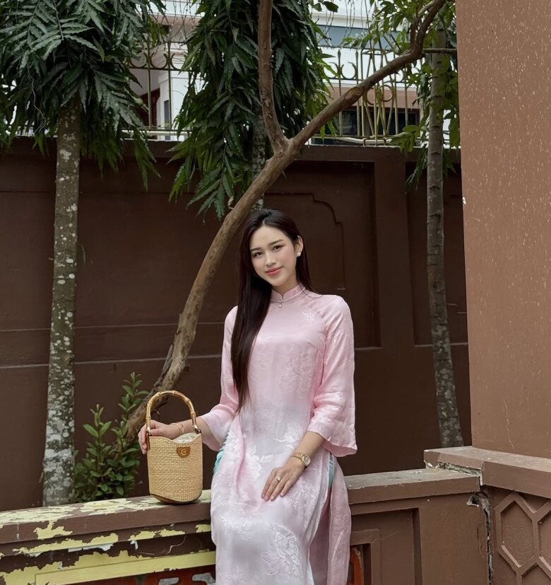 Đỗ Thị Hà thay đổi ngoạn mục từ nàng hậu rực rỡ đến amp;#34;cô dâu hào mônamp;#34; thanh lịch, chuẩn dâu nhà giàu - 8