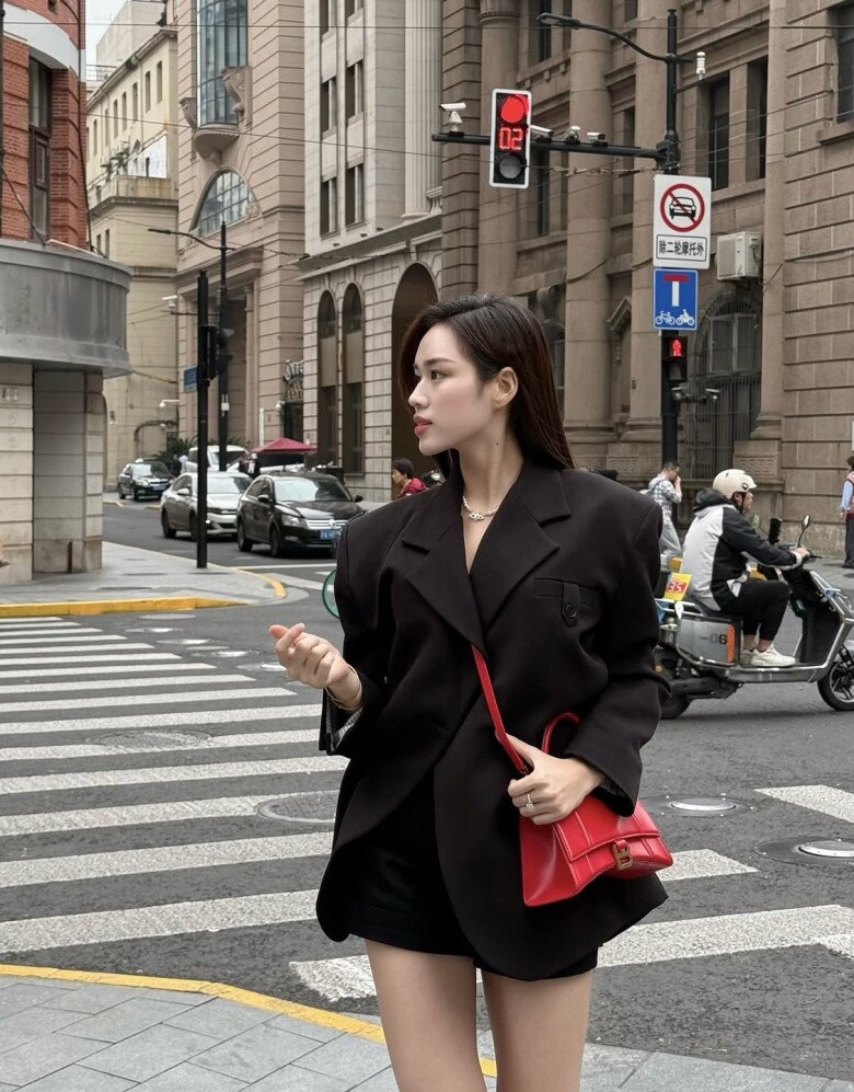 Đỗ Thị Hà thay đổi ngoạn mục từ nàng hậu rực rỡ đến amp;#34;cô dâu hào mônamp;#34; thanh lịch, chuẩn dâu nhà giàu - 10