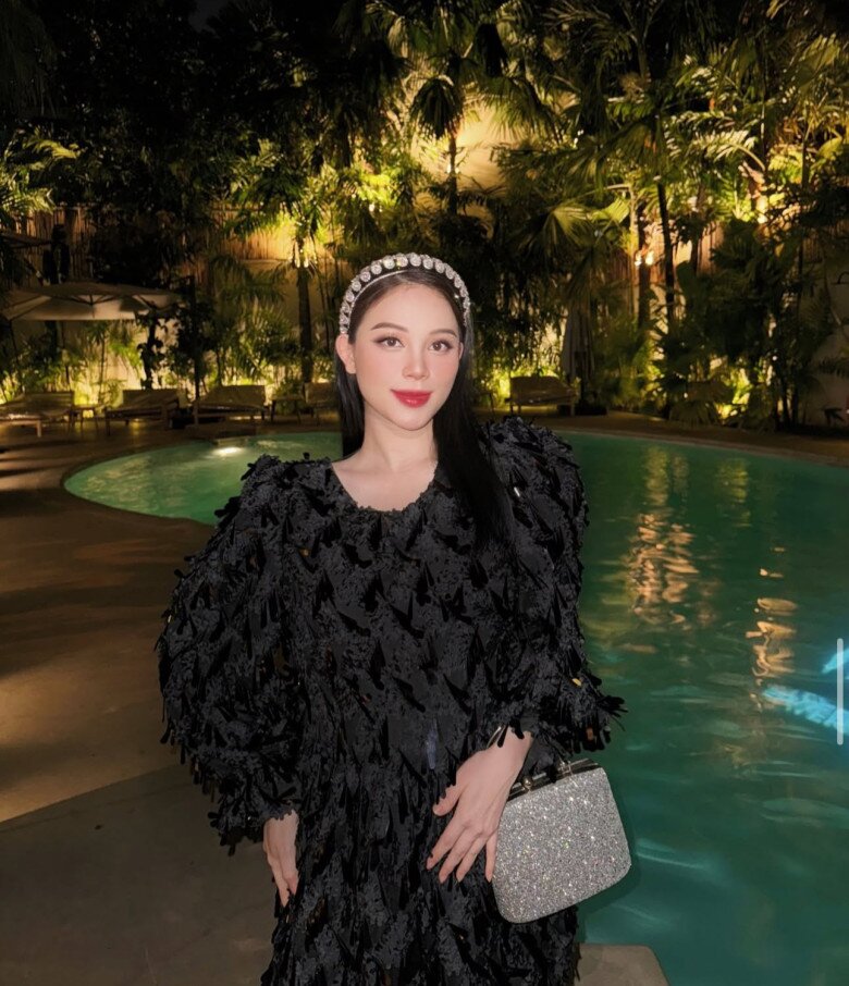 Em dâu Hà Tăng diện đồ toàn local brand mà vẫn sang xịn hết phần người khác: Gu thời trang chuẩn amp;#34;phu nhân hào mônamp;#34; là đây! - 7