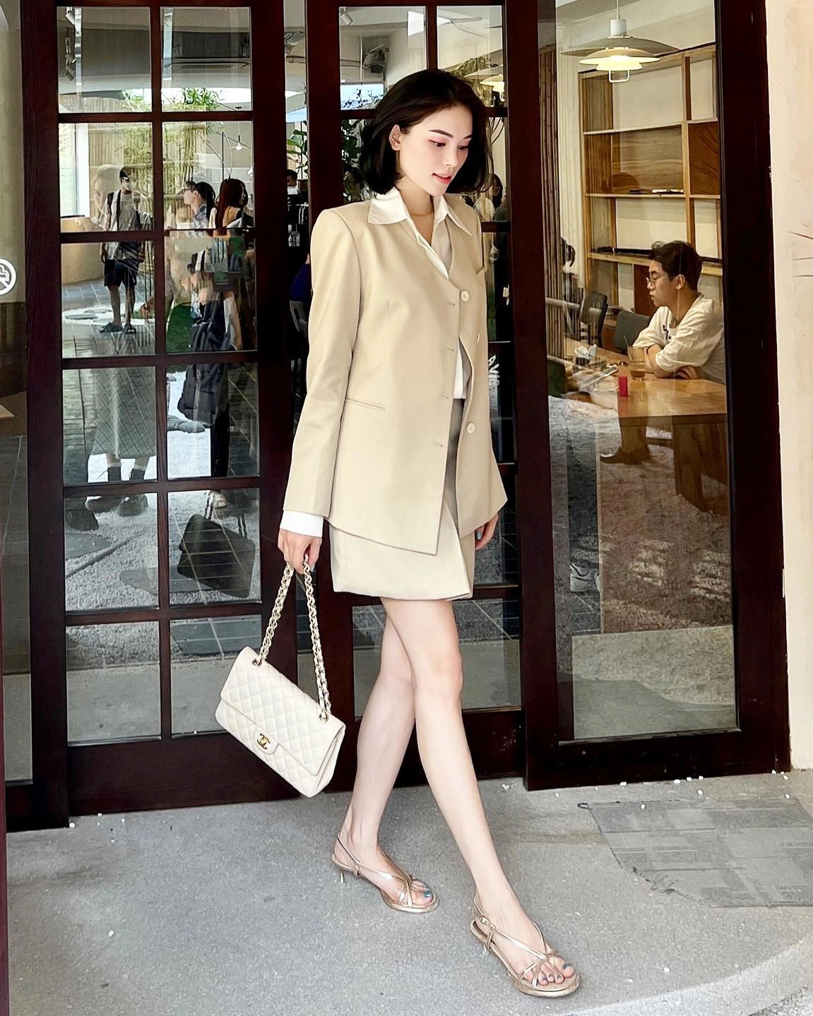 img src/upload/3-2025/images/nguyennh/em-dau-ha-tang-dien-do-toan-local-brand-ma-van-sang-xin-het-phan-nguoi-khac-gu-thoi-trang-chuan-phu--l3-1751989162-584-width1012height1265.webp /