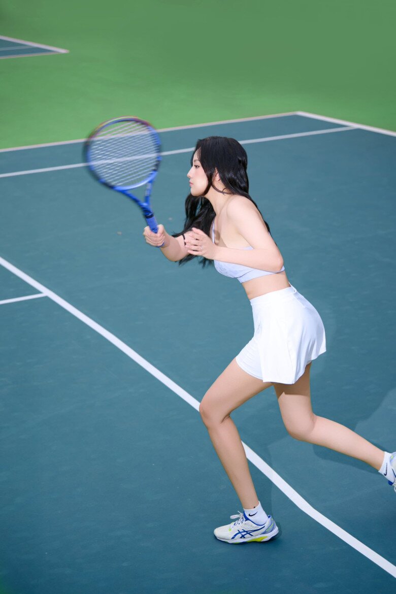 img src/upload/3-2025/images/nguyennh/gu-thoi-trang-ra-san-tennis-cua-mai-phuong-thuy-trung-thanh-voi-chan-vay-ngan---bi-quyet-hack-dang-h-4-1756448379-747-width780height1170.jpg /