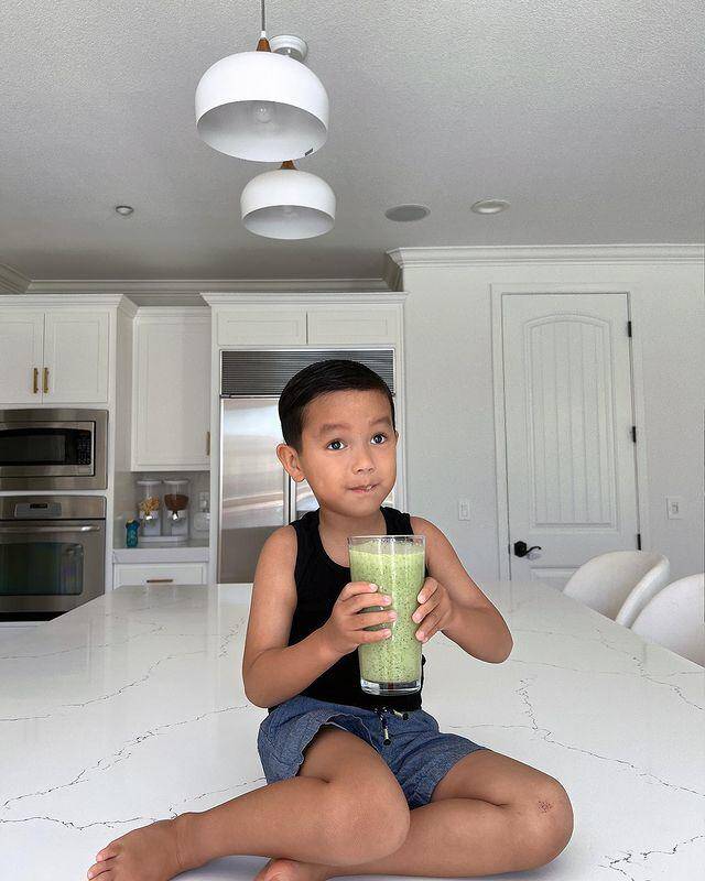 Con trai cũng rất thích những món nước do mẹ Phạm Hương làm.
