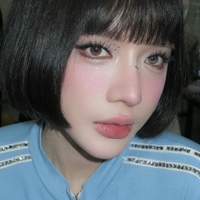 Nhan sắc ảo như AI của mỹ nhân Vbiz đang hot rần rần vì bị loại khỏi amp;#34;Em xinhamp;#34;, eo nhỏ 56 cm chuẩn chỉnh như Ngọc Trinh - 1