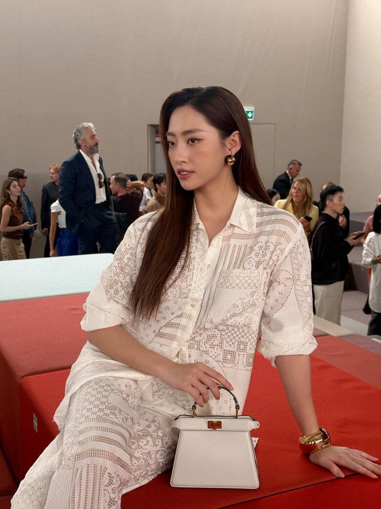 Lương Thùy Linh gây choáng khi amp;#34;phủ sóngamp;#34; 2 show lớn tại Milan Fashion Week, lên outfit nào cũng chấn động - 2