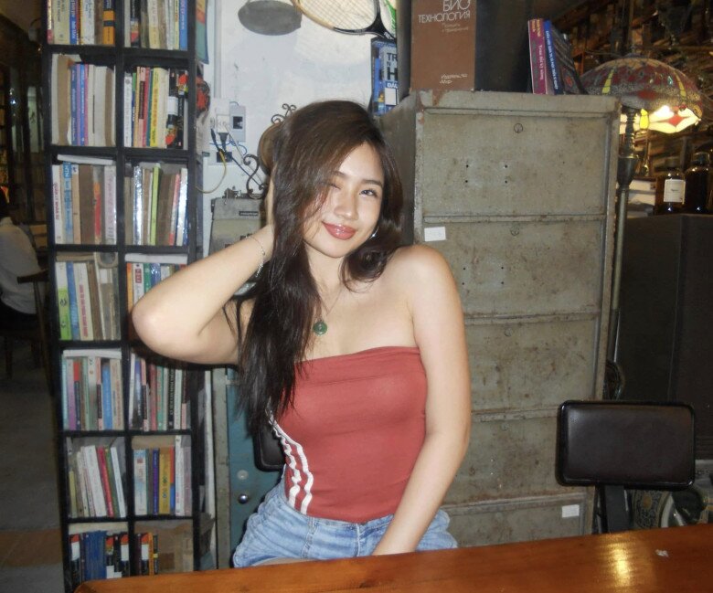 Mỹ nhân 2K5 là con của nữ nghệ sĩ nổi tiếng: Nhan sắc chuẩn nàng thơ thế hệ mới, chuộng gu ăn mặc gợi cảm - 3