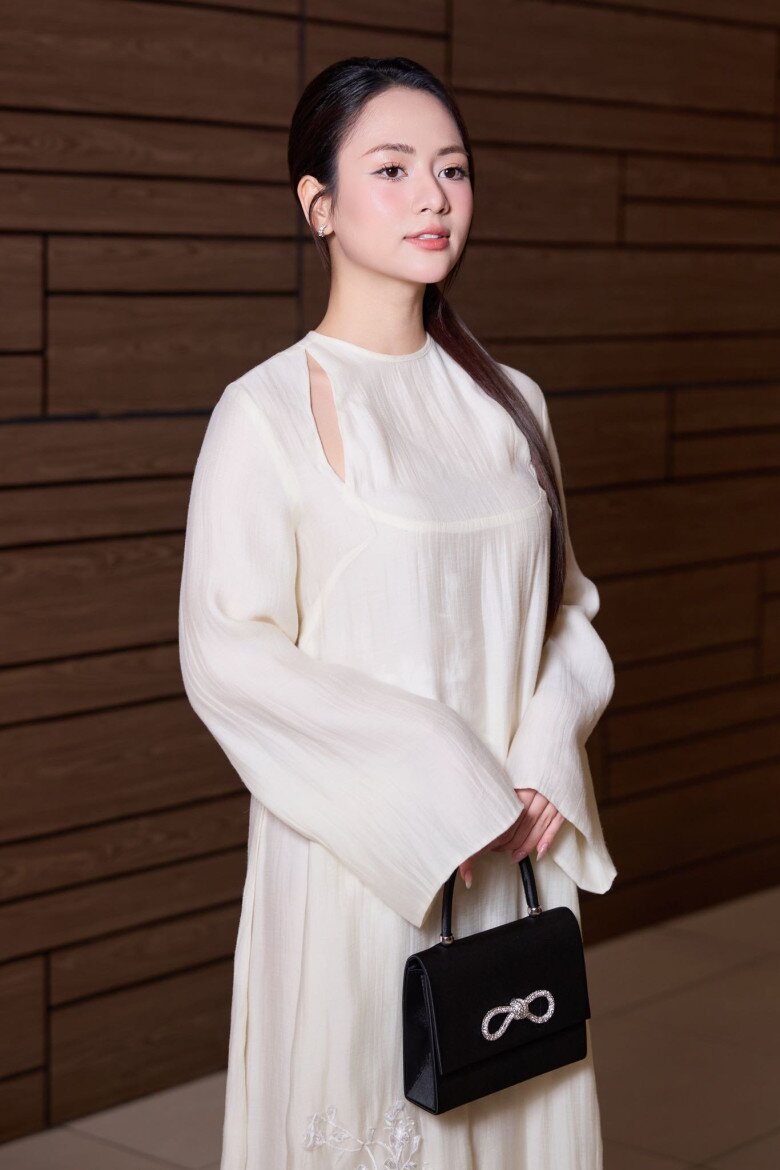 Mỹ nhân 29 tuổi được khen xinh nhất nhì A80: Ngày thường ăn mặc nền nã, chuộng style thanh lịch chuẩn quý cô Hà Thành - 6