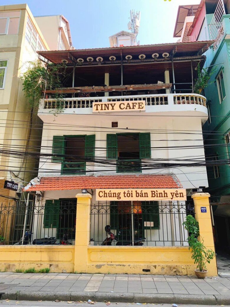 Quán không nhận đặt chỗ mà ưu tiên khách đến sớm để có view xem diễu binh, duyệt binh.