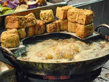 Món ăn ai cũng phải bịt mũi vì quá nặng mùi lại là đặc sản ở nước ngoài, muốn ăn phải xếp hàng dài chờ mua