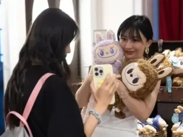 Xu hướng chi tiền tự thưởng lên ngôi, giới trẻ đang tiêu dùng vì cảm xúc?