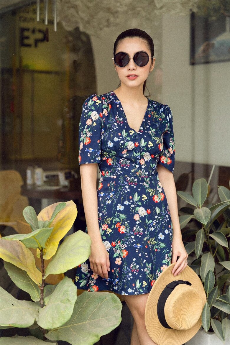 Xuống phố sáng thứ 7 với váy hoa sặc sỡ như Tăng Thanh Hà, mặc sao để trông điệu đà mà không sến - 11
