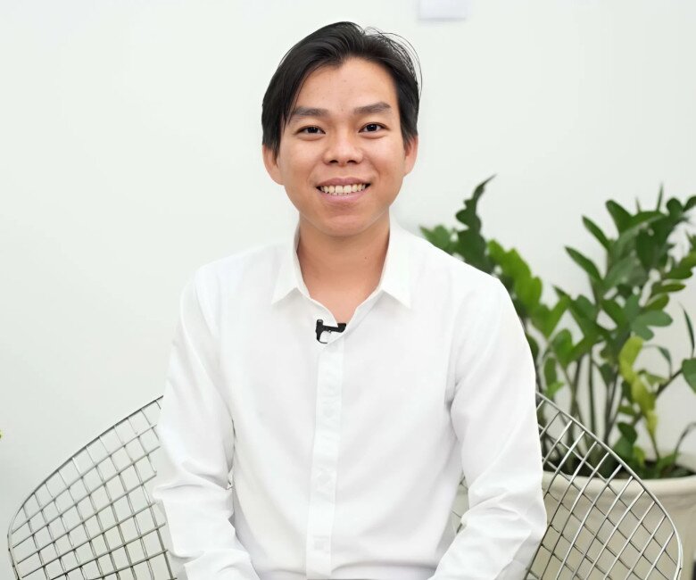 Ths Huân chia sẻ ngay giai đoạn này phụ huynh nên là ngọn đèn soi sáng đoạn đường phía trước của con, đồng hành, sẻ chia và cùng con vượt qua những ám ảnh về điểm số.