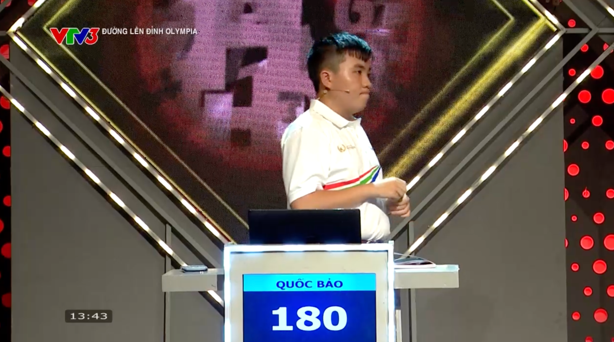 Quốc Bảo nhanh tay giành thêm 20 điểm về cho mình.