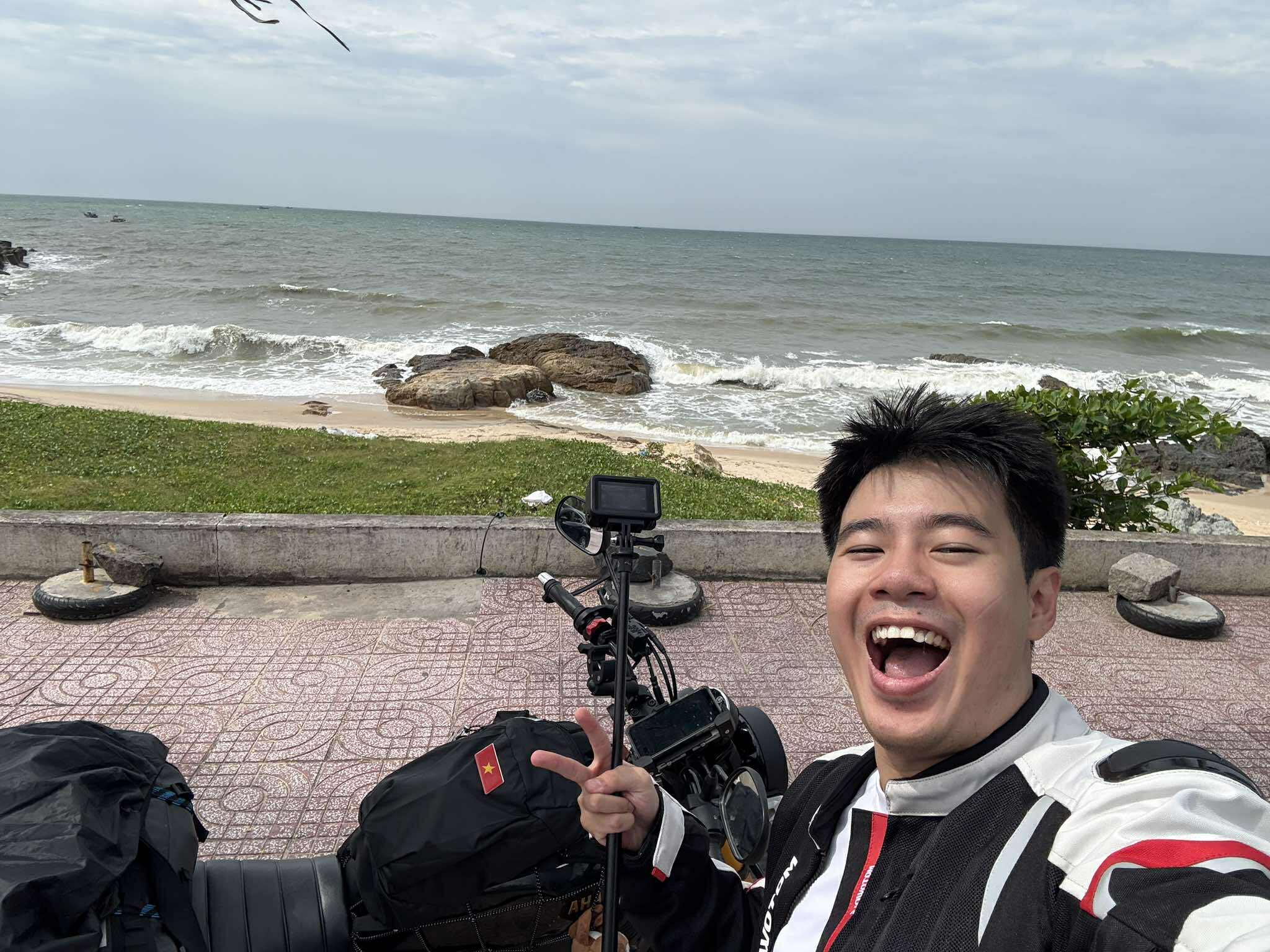 Đã có lúc muốn bỏ cuộc nhưng khi nhận tin nhắn động viên của bố, anh tiếp tục chặng hành trình. Dù nếu có đến Hà Nội trễ hơn dự định cũng không cảm thấy buồn vì thành tựu lớn nhất là vượt qua giới hạn của bản thân.