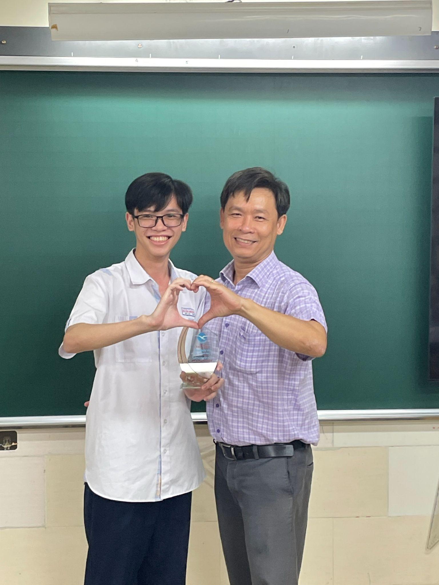Đức Tài chọn cách học xa nhà, đưa bản thân vào môi trường kỷ luật để rèn luyện, phấn đấu nhiều hơn.