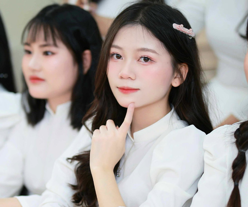 Đạt danh hiệu Á khoa toàn quốc khối C00, Nguyệt Nhi cảm thấy đây như một “phép màu” vì điểm số vượt kỳ vọng và gần như nắm chắc trong tay chiếc vé trở thành tân sinh viên của trường ĐH Sư phạm a classTextlinkBaiviet hrefhttps://eva.vn/ha-noi-p1883c73.htmlHà Nội/a.