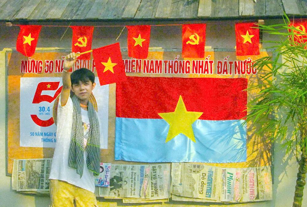 Hồ Vĩ Quốc đạt thành tích Học sinh xuất sắc 3 năm THPT, giải Nhì học sinh giỏi môn Địa lý cấp tỉnh, giải Nhì học sinh giỏi môn Địa lý cấp Quốc gia. Nam sinh từng tham gia kỳ thi Đánh giá năng lực đạt 1.081/1200 điểm.