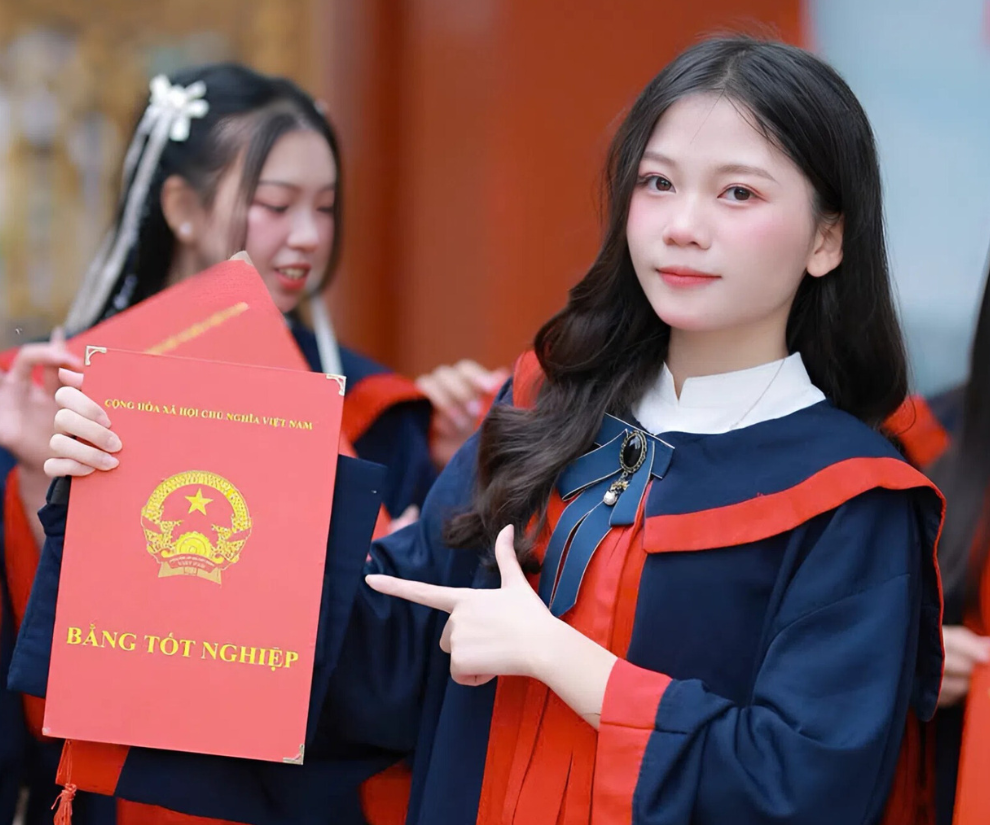 Lang Thị Nguyệt Nhi - nữ sinh dân tộc Thái ở Nghệ An đạt mức điểm 29,5 ở tổ hợp xét tuyển C00.