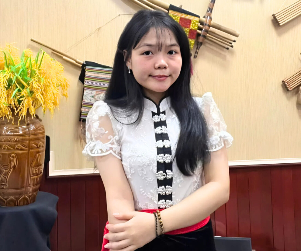 Nữ sinh dân tộc Thái xác định chỉ có học mới thay đổi được cuộc sống và có thể giúp mình chạm đến thành công một cách nhanh nhất có thể. Nên từ những ngày đầu lớp 10, Na Ni luôn đặt cho mình những mục tiêu học tập rõ ràng.