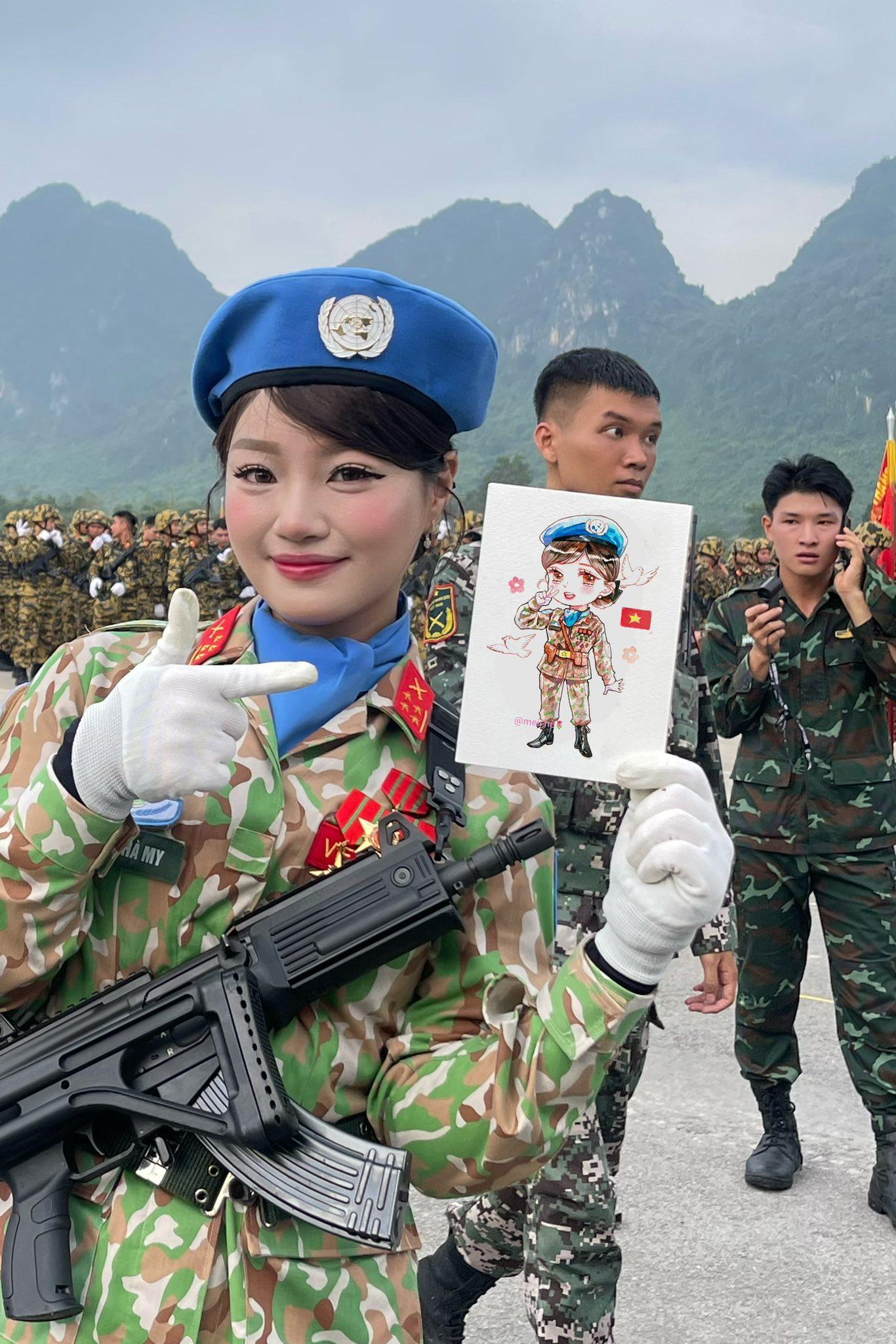 Thiếu úy Hà My dành nhiều thời gian để chăm chút cho từng nét vẽ của mình.