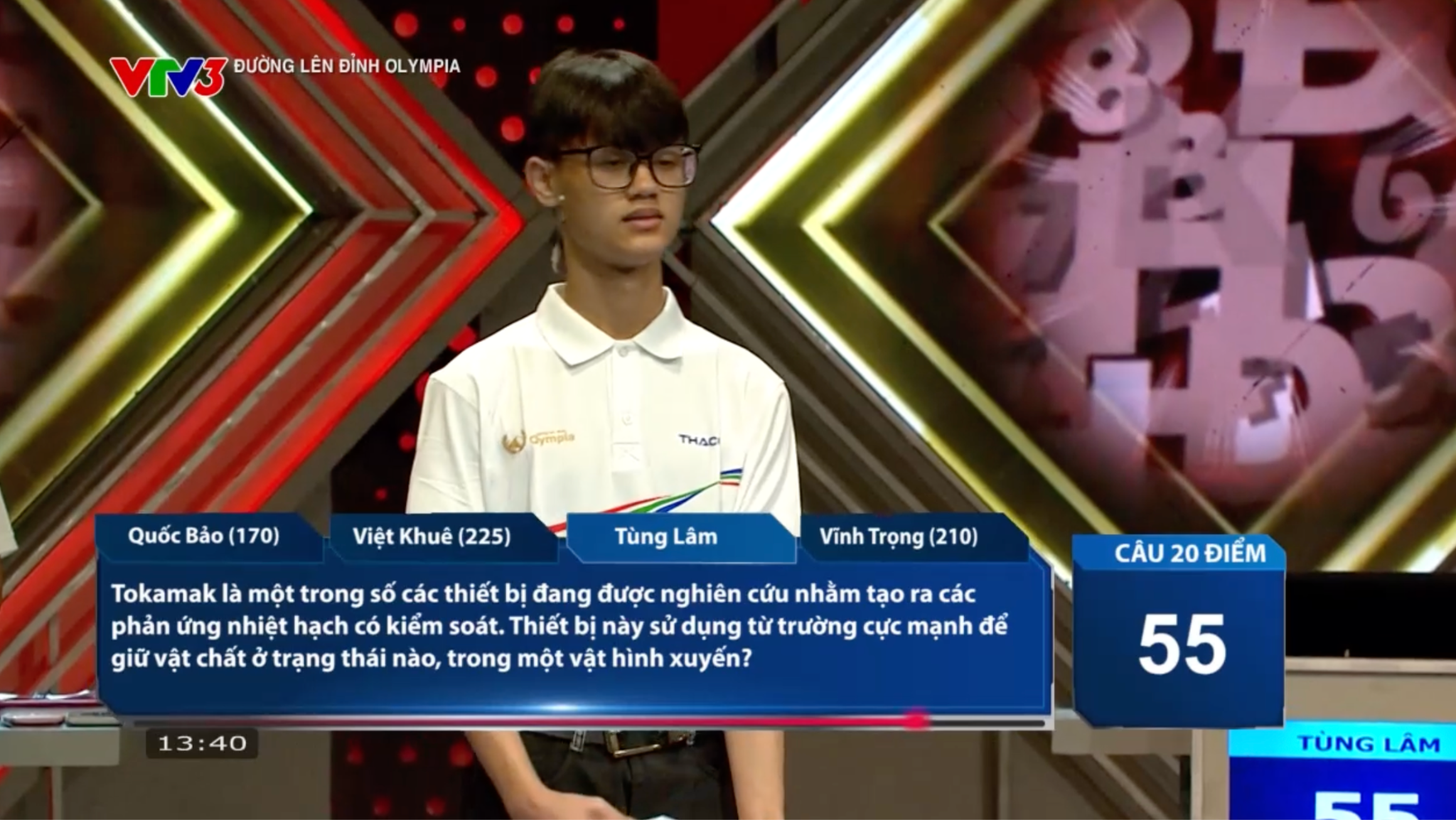 Tùng Lâm lựa chọn gói câu hỏi 20-30-20. Song, nam sinh từ Phú Thọ không có phong độ tốt được như mong đợi.