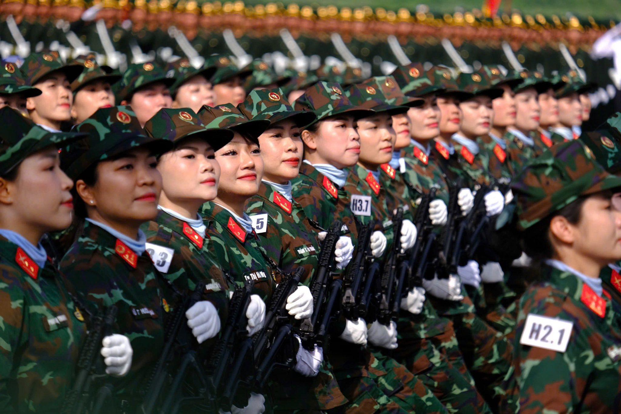 Nữ Thiếu úy biến tài lẻ thành món quà tặng đồng đội, hé lộ chuyện phía sau bức ảnh “trùm kín” từ đầu đến chân - 2