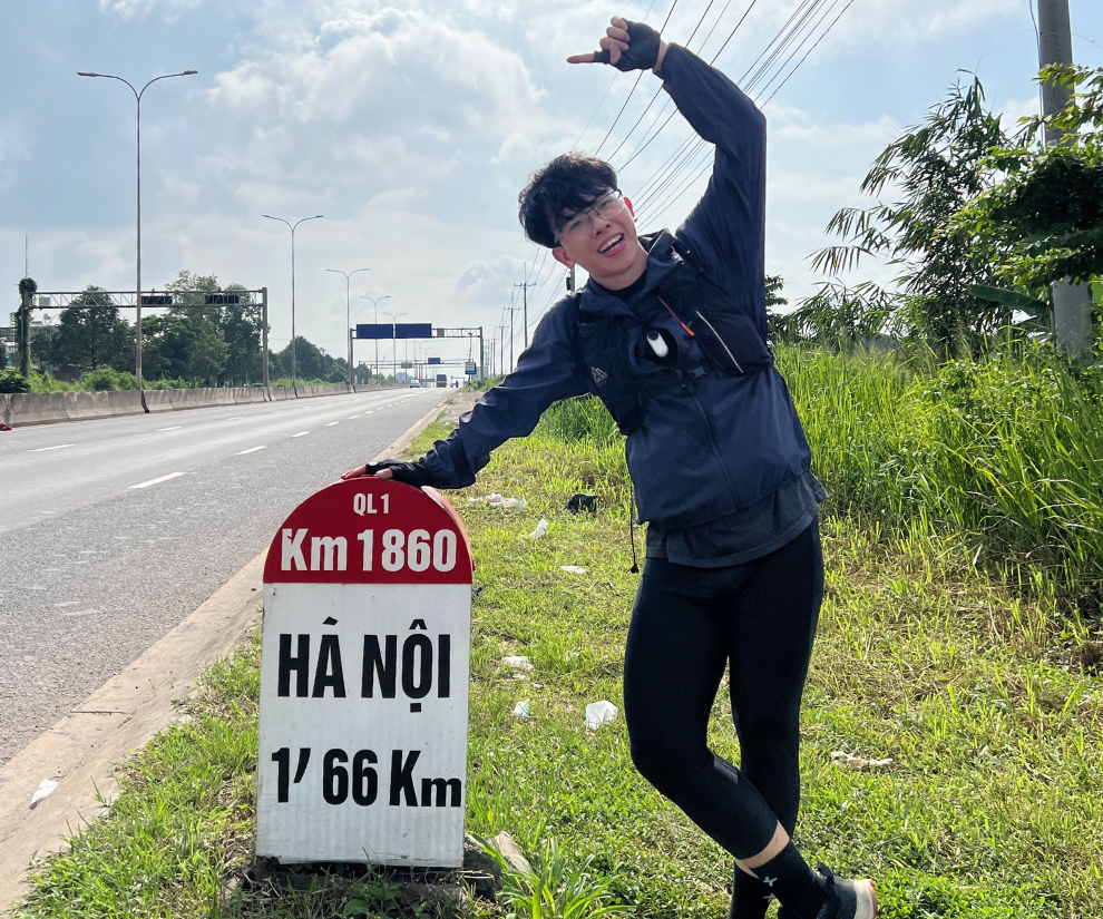 Xuất phát từ ngày 16/7, tổng cộng anh Vinh tốn 28 ngày di chuyển cho hành trình xuyên Việt bằng xe đạp.