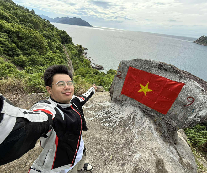 Anh Quốc Huy quyết định chọn cách đi xuyên Việt để chữa lành và tìm kiếm nhiều nguồn cảm hứng mới khi di chuyển qua mọi nẻo đường.