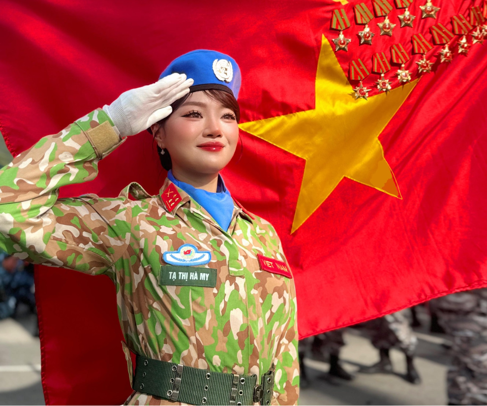 Nữ chiến sĩ cho biết tuy việc tập luyện có nhiều vất vả nhưng rất vui và hạnh phúc khi cột mốc của thanh xuân được đánh dấu với sự kiện trọng đại của đất nước.