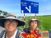 Tin tức - Gặp hai thanh niên đi bộ ra Hà Nội xem Lễ diễu binh: Mang 10kg hành lý, tốn 20 triệu đồng, còn vài ngày nữa là đến Thủ đô