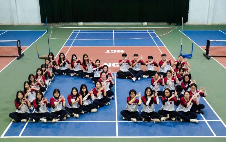 Bên cạnh đó, học sinh trường còn năng nổ tham gia các cuộc thi học thuật, cuộc thi sáng tạo nghiên cứu khoa học và giành thành tích cao.
