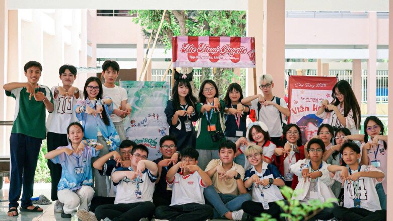 Ở cấp 3, Nguyệt Ngân cũng từng đảm nhận vai trò chủ nhiệm CLB. Do đó, nữ sinh cũng học được cách giao tiếp, quản lý công việc và nhân sự, học hỏi kinh nghiệm sẵn sàng cho hành trình phía trước.