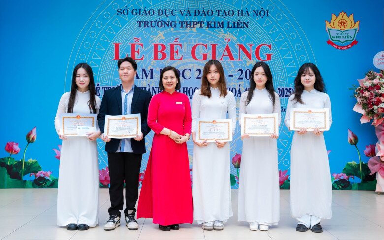 Trường chú trọng đào tạo nhân lực vừa giỏi kỹ năng, vừa có đạo đức tốt. Ngoài ra, trường còn khen thưởng cho những học sinh có thành tích học tập tốt, có giải thưởng cấp trường, khu vực.