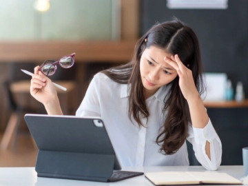 10 triệu chứng cơ thể đang “báo động” vì làm việc quá sức, đặc biệt dấu hiệu số 9 nên vào bệnh viện kiểm tra