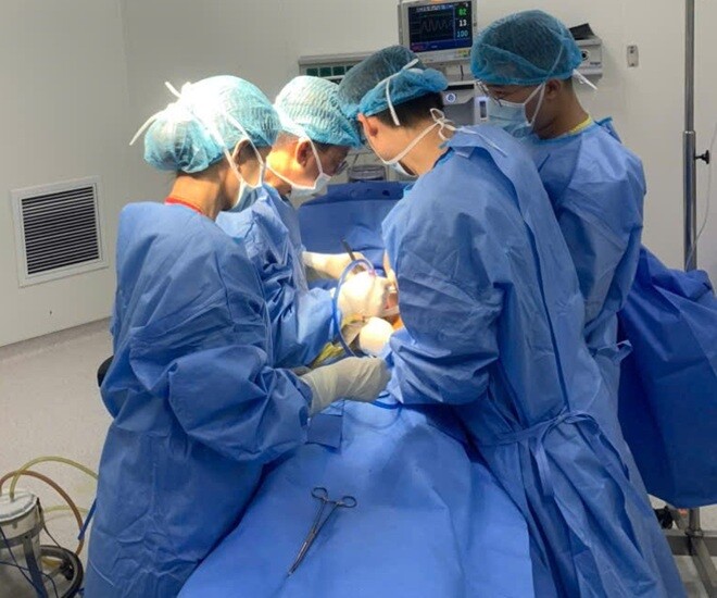 Đau bụng đi khám mới biết trái tim nằm bên phải, người đàn ông ở Hà Nội khiến bác sĩ bất ngờ, thao tác ngược khi phẫu thuật