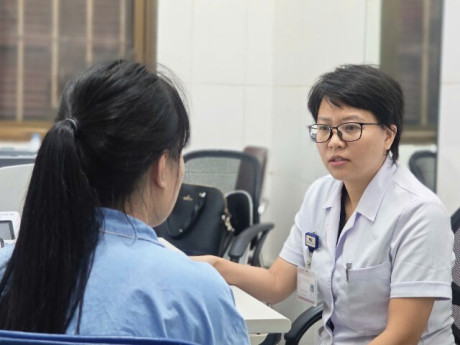 Áp lực học tập, nữ sinh lớp 9 luôn nghĩ bị bạn nói xấu, chê bai rồi phải nhập viện tâm thần