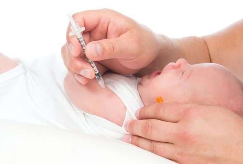 Viêm gan B có thể phòng tránh bằng nhiều cách, trong đó có tiêm vắc xin từ khi trẻ chào đời. Ảnh minh họa.