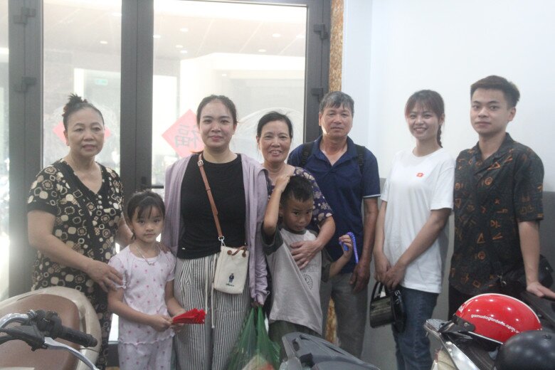 Một gia đình ở Hà Nội cho người dân ở miễn phí để xem diễu binh: Khi những điều tốt đẹp cùng nhau lan tỏa - 3