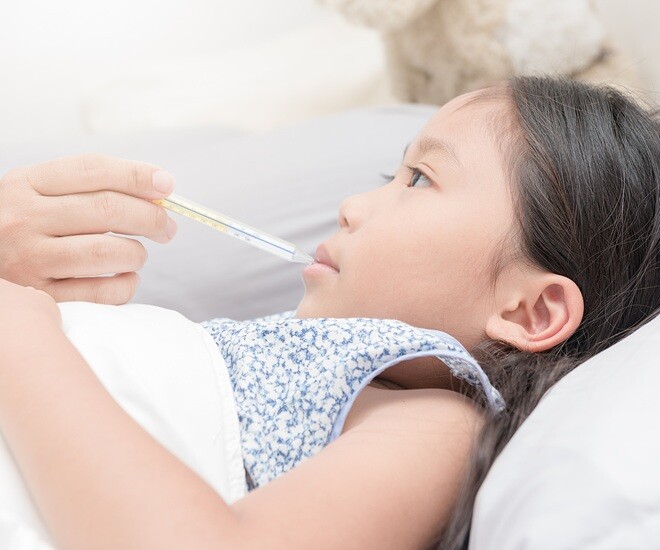 Dịp đầu năm học trẻ hay bị ốm vặt khiến nhiều mẹ lo lắng. Ảnh minh họa. 