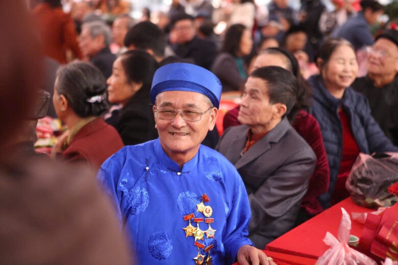 Nhờ tinh thần lạc quan, ông Tùng đã chiến thắng bệnh tật ung thư gan giai đoạn muộn. 