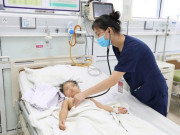 Sức khỏe - Thêm một bé trai 4 tuổi nguy kịch vì sơ cứu sai khi bị đuối nước, bác sĩ chỉ cách thực hiện đúng rất dễ nhớ, dễ làm