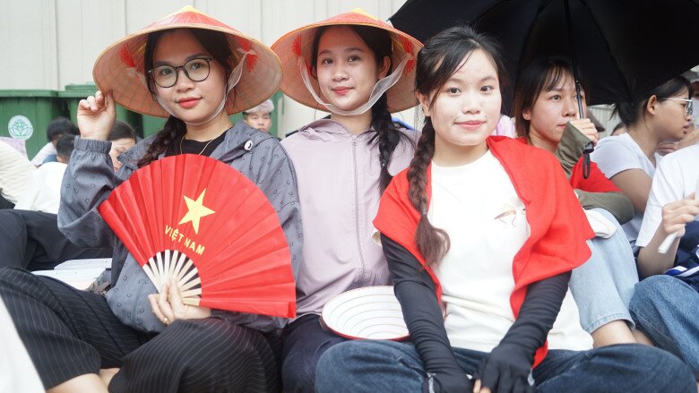 Nhóm của bạn Thương (Hà Tĩnh) rạng sáng nay đã tìm được chỗ trên đường Liễu Giai.