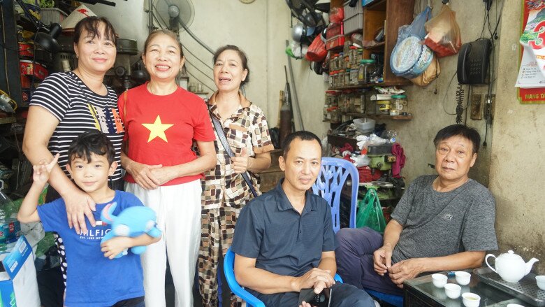 img srchttps://cdn.eva.vn/upload/3-2025/images/phuongld/sang-19-khap-cac-nga-duong-dong-kin-nguoi-cho-xem-duyet-binh-bo-ca-khach-san-de-ra-via-he-xep-hang-dsc94-1756700690-520-width780height439.jpg /