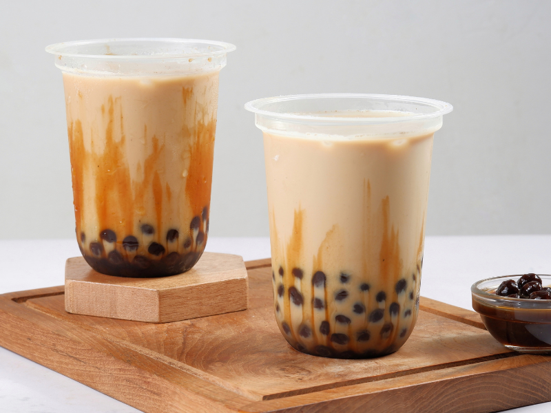 Bác sĩ Lực khuyến cáo, thay vì uống trà sữa mọi người hãy uống đủ nước mỗi ngày để bảo vệ thận. Ảnh minh họa.