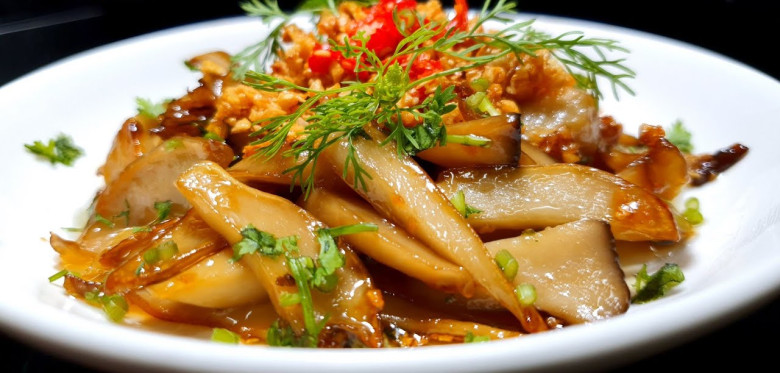 Các món chay được chế biến nhiều dầu ăn, vì thế đây không phải chế độ ăn có thể giúp giảm cân. Ảnh minh họa.