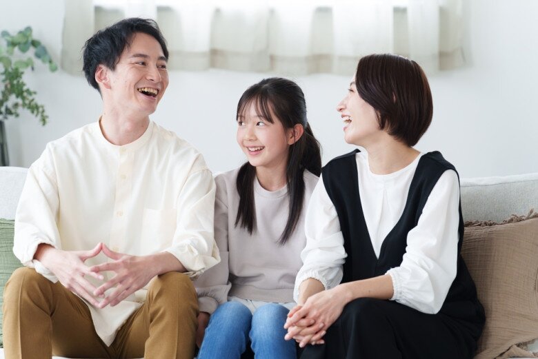 Dù kết quả thi thế nào bố mẹ cũng hãy đồng hành cùng con, đây chính là chìa khóa giúp con vượt qua áp lực thi cử và điểm số. Ảnh minh họa. 