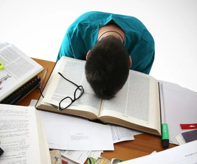 Rất nhiều trẻ bị sang chấn tâm lý sau thi cử, từ đó dẫn tới hành vi tự sát. Ảnh minh họa. 