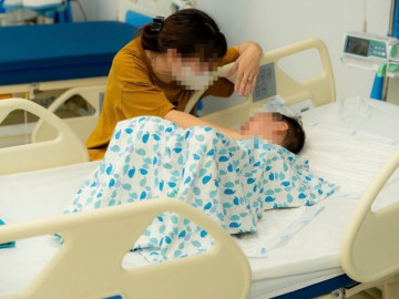 Vụ nam giảng viên gây tai nạn liên hoàn ở Hà Nội: Tình hình sức khỏe hai cháu nhỏ hiện giờ ra sao?