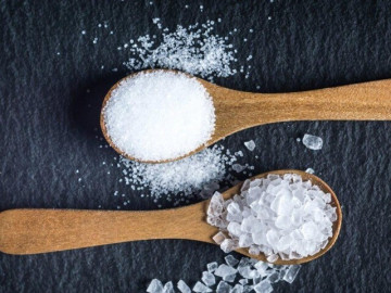 Muối hạt hay muối tinh tốt hơn cho sức khỏe? Đáp án cực đơn giản nhưng rất nhiều người trả lời sai